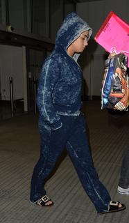 Demi Lovato feet photo thumbnail