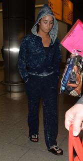 Demi Lovato feet photo thumbnail