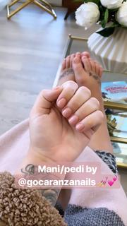 Demi Lovato feet photo thumbnail