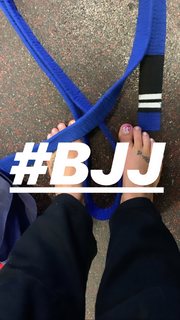 Demi Lovato feet photo thumbnail