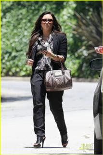 Demi Lovato feet photo thumbnail