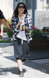 Demi Lovato feet photo thumbnail