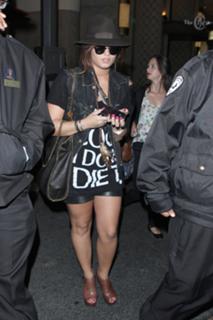 Demi Lovato feet photo thumbnail
