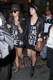 Demi Lovato feet photo thumbnail