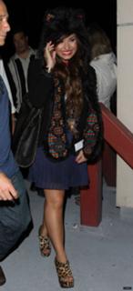 Demi Lovato feet photo thumbnail