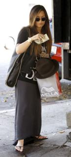 Demi Lovato feet photo thumbnail