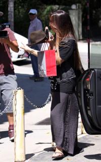 Demi Lovato feet photo thumbnail