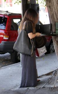 Demi Lovato feet photo thumbnail