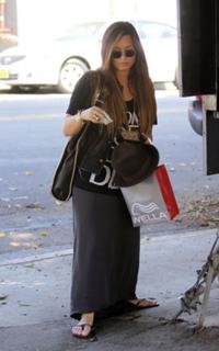Demi Lovato feet photo thumbnail