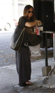 Demi Lovato feet photo thumbnail