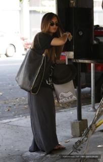Demi Lovato feet photo thumbnail