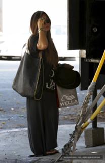 Demi Lovato feet photo thumbnail