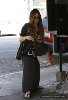 Demi Lovato feet photo thumbnail
