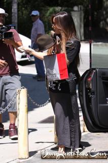 Demi Lovato feet photo thumbnail