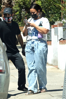 Demi Lovato feet photo thumbnail