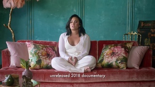 Demi Lovato feet photo thumbnail