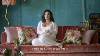 Demi Lovato feet photo thumbnail