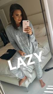 Demi Lovato feet photo thumbnail