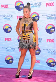 Demi Lovato feet photo thumbnail