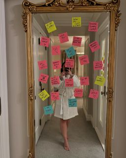 Demi Lovato feet photo thumbnail
