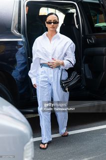 Demi Lovato feet photo thumbnail
