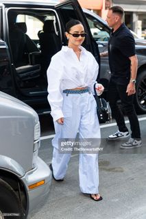 Demi Lovato feet photo thumbnail
