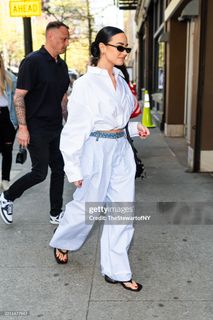 Demi Lovato feet photo thumbnail