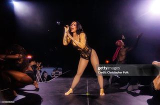 Demi Lovato feet photo thumbnail