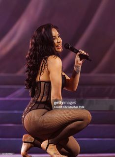 Demi Lovato feet photo thumbnail