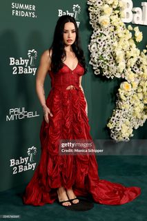 Demi Lovato feet photo thumbnail