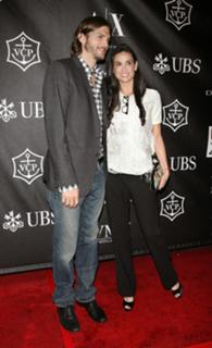 Demi Moore feet photo thumbnail