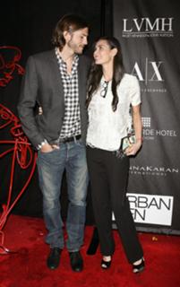 Demi Moore feet photo thumbnail