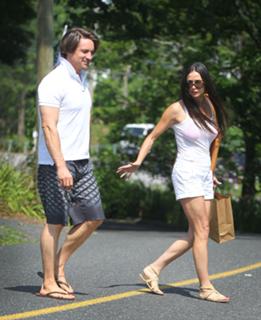 Demi Moore feet photo thumbnail