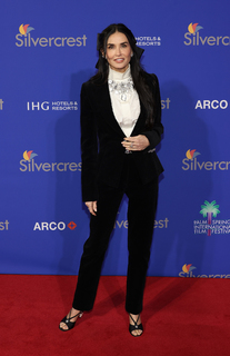 Demi Moore feet photo thumbnail