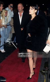 Demi Moore feet photo thumbnail