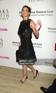 Demi Moore feet photo thumbnail