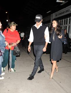 Demi Moore feet photo thumbnail