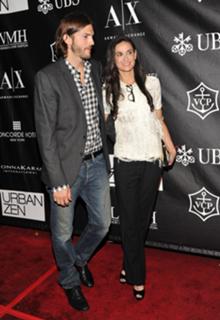 Demi Moore feet photo thumbnail