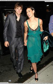 Demi Moore feet photo thumbnail