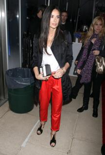 Demi Moore feet photo thumbnail