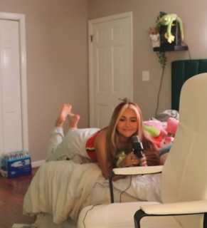 Demisux feet photo thumbnail