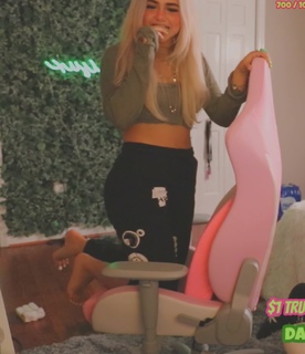 Demisux feet photo thumbnail