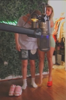 Demisux feet photo thumbnail