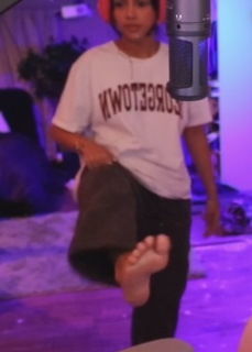 Demisux feet photo thumbnail