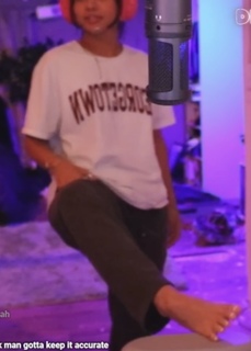 Demisux feet photo thumbnail