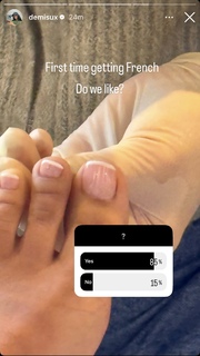 Demisux feet photo thumbnail