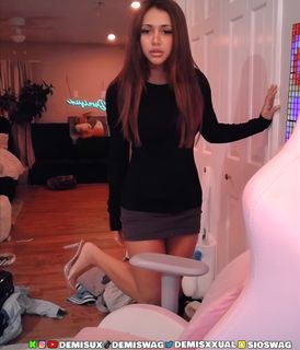 Demisux feet photo thumbnail