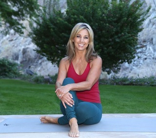 Denise Austin feet photo thumbnail