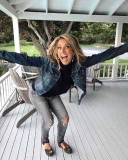 Denise Austin feet photo thumbnail