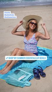 Denise Austin feet photo thumbnail